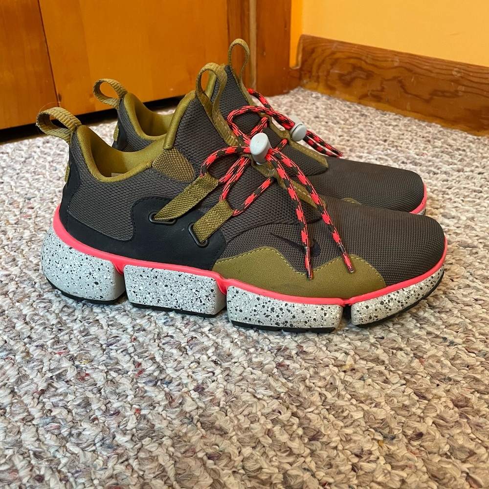 Nike Tennis Shoes
